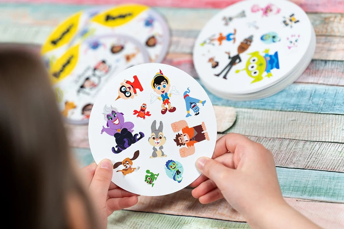 dobble disney — cartes en main pendant une partie