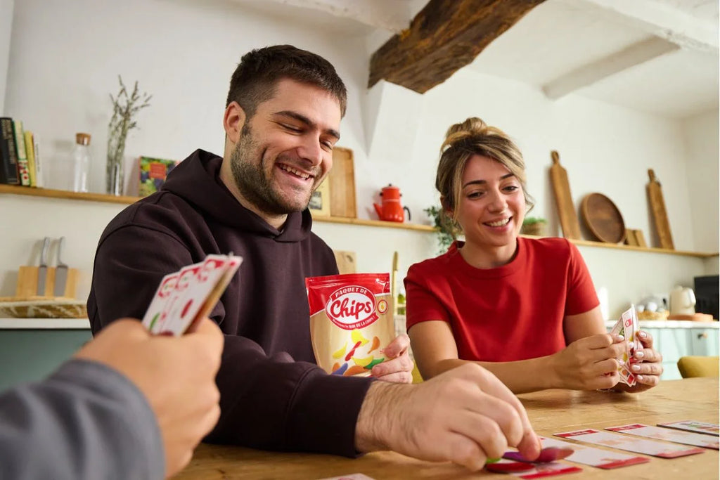 paquet de chips — partie autour d’une table
